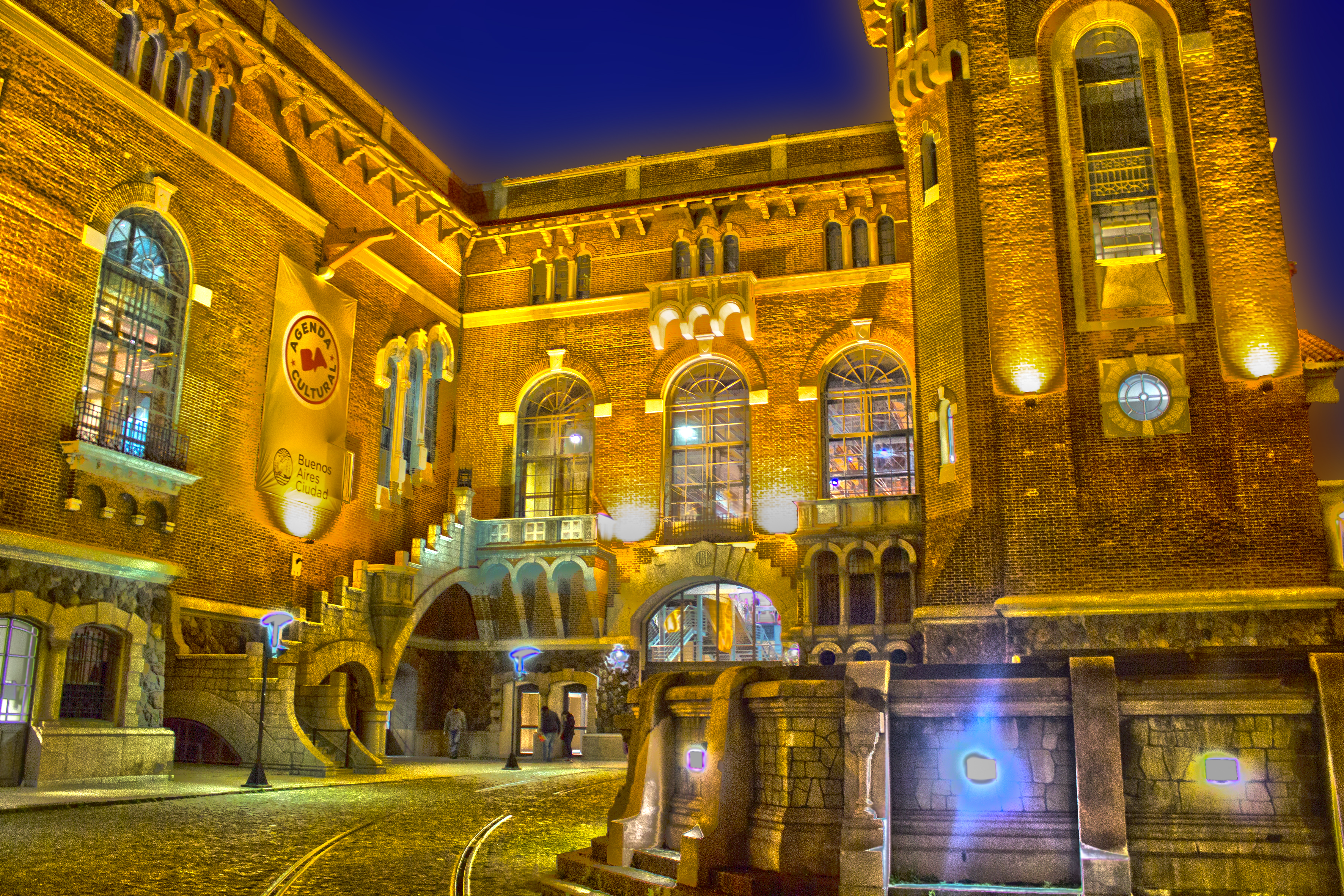 Exterior de la Usina del Arte, edificio institucional de valor patrimonial